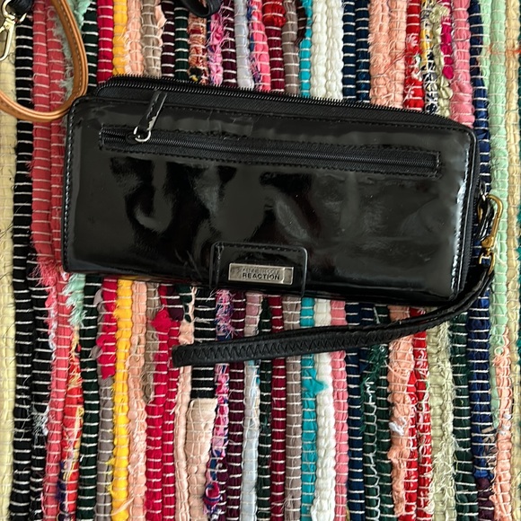 Clutch all almost 97 % new except 1 bug all these brands for a cheap price - Picture 9 of 11